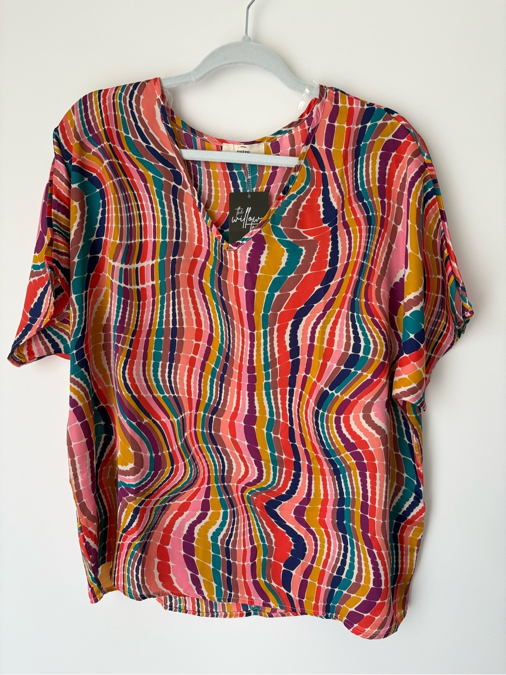 Entro Colorful Wavy Stripe V-Neck Blouse